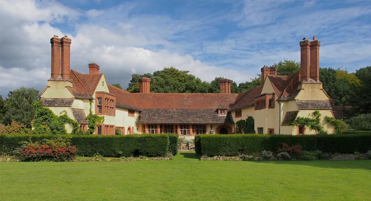 A Beginner's Guide to Reading Manor Landscapes: Ha-Has, Avenues, and Walled Gardens